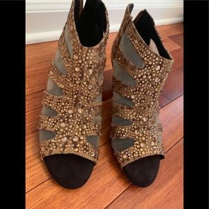 Shoes - never worn feels more like size 8-